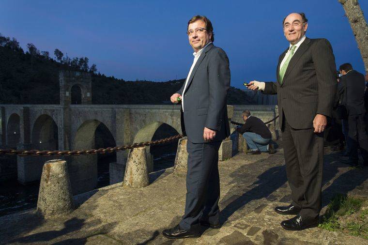 Iberdrola inaugura la nueva iluminación del puente romano de Alcántara, en Cáceres