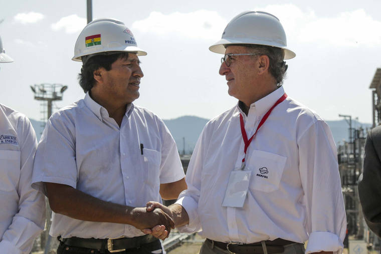 El Presidente de Repsol, Antonio Brufau, y el Presidente de Bolivia, Evo Morales