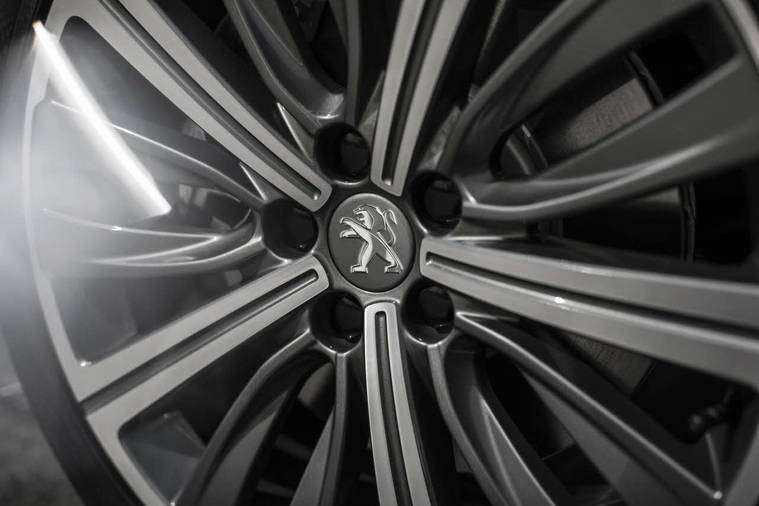 Peugeot inicia su campaña de sustitución de neumáticos
