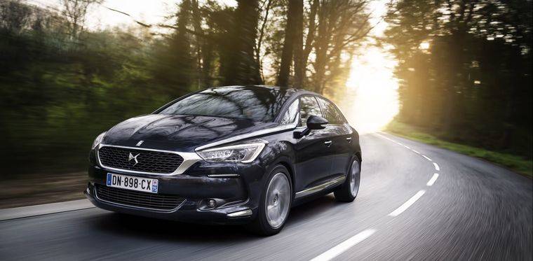 Nuevo DS 5 Blue HDI 120 S&S EAT6: Rendimiento y confort de lujo