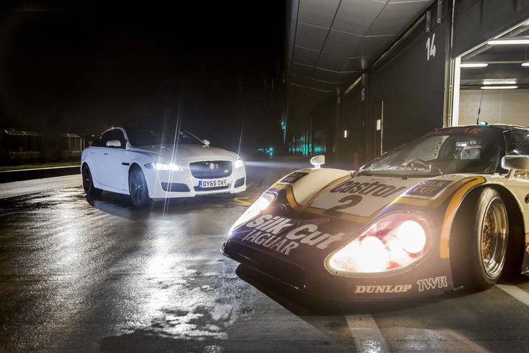 El nuevo Jaguar XJR con el XJ-R9 LM en Silverstone