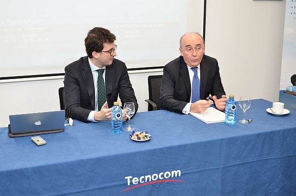 De izquierda a derecha. Álvaro Martín, AFI, y Javier Rey, director de Banca y Seguros de Tecnocom.