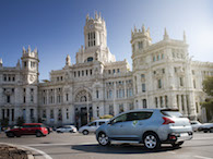 Tener un coche en propiedad en Madrid o Barcelona cuesta más de 16 euros cada hora