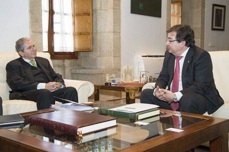 El presidente del Grupo CLH se reúne con el presidente de la Junta de Extremadura
