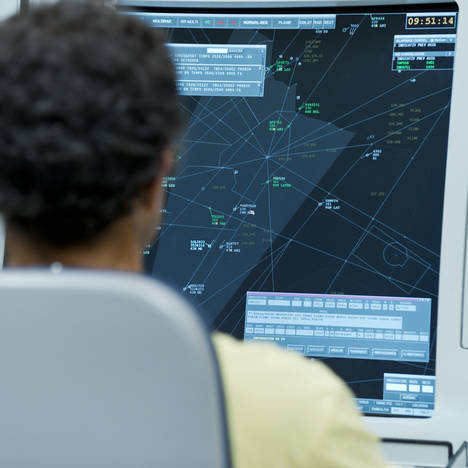 ENAIRE licita 22,7 millones de euros en tecnología digital para potenciar las comunicaciones del Centro de Control de Tránsito Aéreo de Madrid