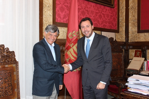 Embajador Calahorrano con el Alcalde de Valladolid, Óscar Puente