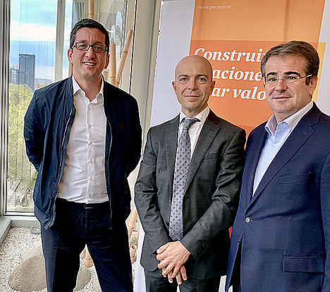 De izqda. a dcha.: Jauma Clotet, socio de digitalización de PwC, David Garriga, CEO de Sirt, e Ignacio Marull, socio responsable de PwC en Cataluña.