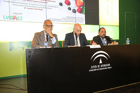 La Junta seguirá impulsando la industria agroalimentaria, clave para la estructura económica de Andalucía