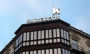 Kutxabank vende una cartera de riesgo promotor problemático de cerca de 700 millones a Bain Capital Credit