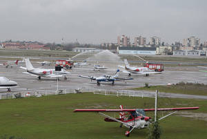 ENAIRE felicita in situ al aviador español Michel Gordillo tras culminar con éxito la primera vuelta al mundo por los polos con una avioneta de menos de 1.500 kg