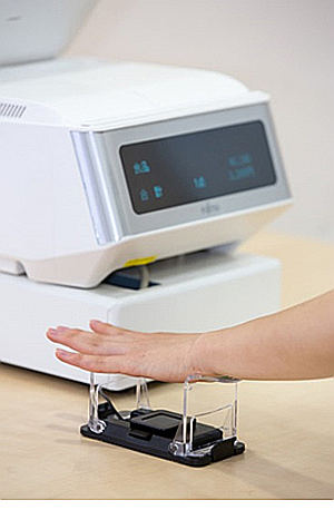 AEON y Fujitsu lanzan una prueba de campo para pagos sin tarjeta, usando tecnología de autenticación biométrica