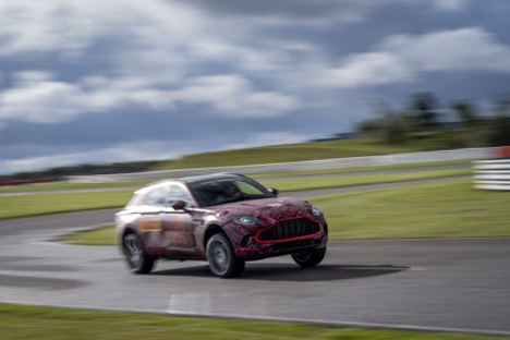 El DBX de Aston Martin, tendrá accesorios para ofrecer una vida llena de lujos