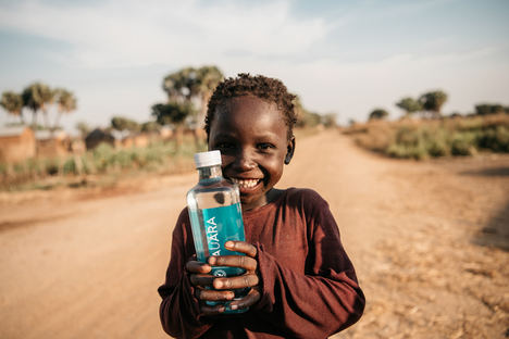 AUARA genera 12,4 millones de litros de agua potable en países en desarrollo en 2019 con la venta de su agua mineral