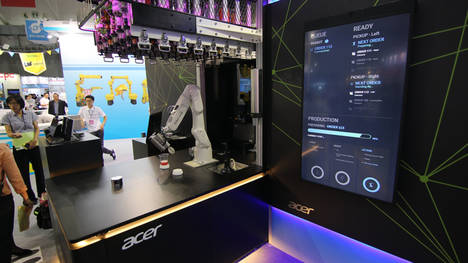 Acer presenta MixBot, su robot inteligente para mixología