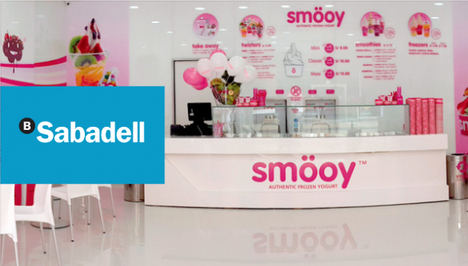 Smöoy firma un acuerdo nacional con Banco Sabadell para sus franquicias actuales y futuras