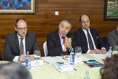 Adolfo Campos, en su calidad de Presidente del Círculo de Confianza repasó la memoria de actividades de 2016 y adelantó los proyectos de 2017