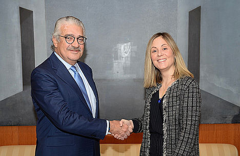El consejero delegado de Endesa, José Bogas, junto a Emma Navarro, vicepresidenta del BEI.