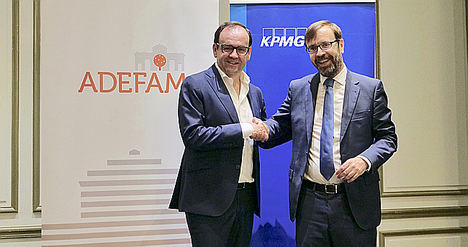 Alberto Zoilo Alvarez, presidente de ADEFAM, y Ramón Pueyo, socio responsable de empresa familiar de KPMG.