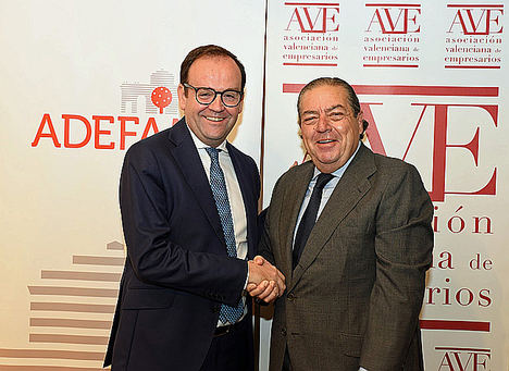 Alberto Zoilo Álvarez, presidente de ADEFAM, y Vicente Boluda, presidente de AVE Empresarios.