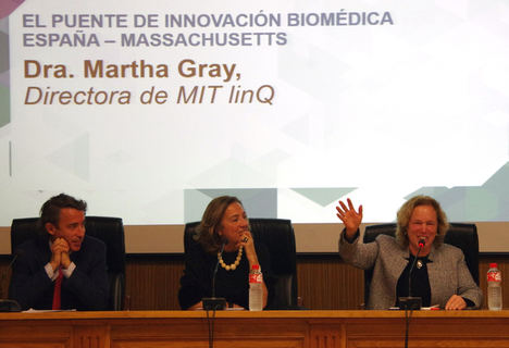 Alfonso Beltrán, Carmen Vela y Martha Gray.