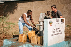 38 millones de litros de agua generados en países en vías de desarrollo y 1 millón de litros donados a hospitales españoles
