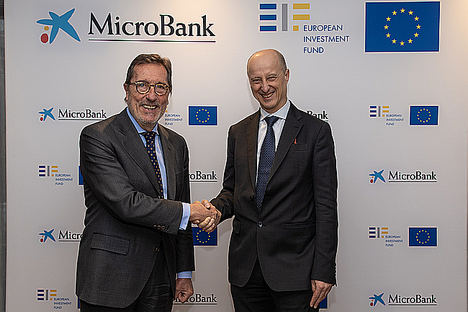 Antonio Vila, presidente de MicroBank, y Alessandro Tappi, Director General de Inversiones del FEI.