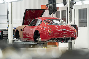 Un trabajo artesanal excelente para construir la saga de Aston Martin DB4 GT Zagato Continuation