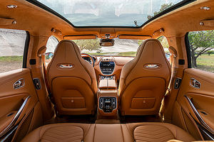 Aston Martin abre la puerta a los detalles del interior del DBX y revela su precio