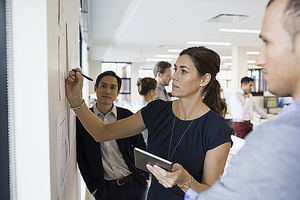 Atos impulsa el protagonismo femenino en el mercado FinTech