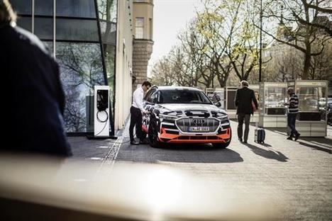 Audi conecta el coche eléctrico con el hogar