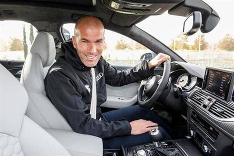 Los jugadores del Real Madrid FC, reciben sus nuevos Audi