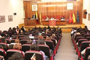 Trescientos alumnos de la primera promoción de la Escuela del Migrante obtuvieron sus títulos de formación con la Camilo José Cela