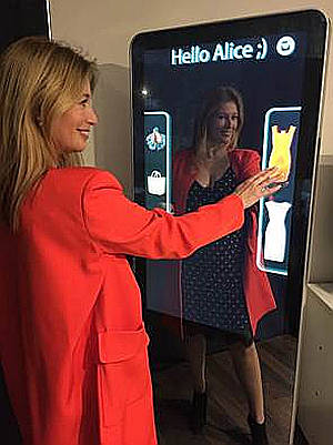 Bismart presenta un espejo mágico en el Mobile World Congress