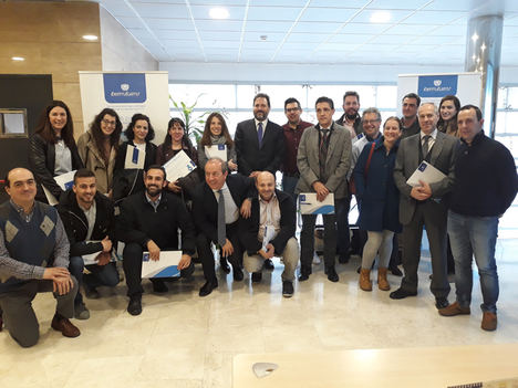 Los representantes de las empresas de Madrid Sur que recibieron el diploma ‘Bonus’.