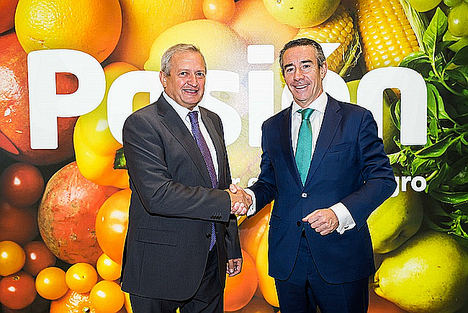 Ángel Villafranca, presidente de lOIVE, y Juan Antonio Alcaraz, director general de CaixaBank.