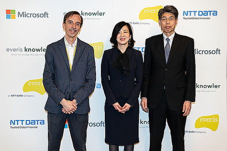 De izqda. a dcha.: Carlos Galve, socio responsable de Innovación de everis; Asako Yoshida, Global Account Technology Strategist, Microsoft Japan; Tsuyoshi Kitani, CTO de NTT Data.
