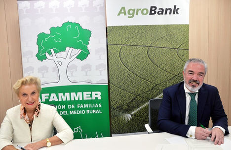 Carmen Quintanilla, directora de Afammer, y Carlos Seara, director de AgroBank.