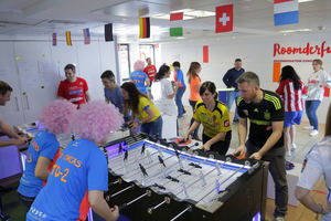 Centraldereservas.com celebra el Día de la Diversión en el Trabajo con un torneo de futbolín humano