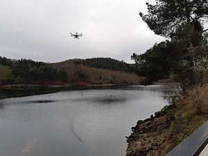 Indra, Sixtema y Adantia prueban dentro de la civil UAVS Initiative el primer dron medioambiental que protege ríos y zonas de costa