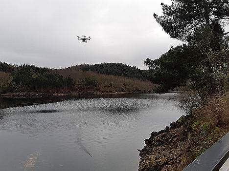 Indra, Sixtema y Adantia prueban dentro de la civil UAVS Initiative el primer dron medioambiental que protege ríos y zonas de costa