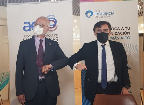 De izqda. a dcha.: Javier Nadal, presidente de la Asociación Española de Fundaciones (AEF); y Alberto Durán, presidente del Club Excelencia en Gestión.