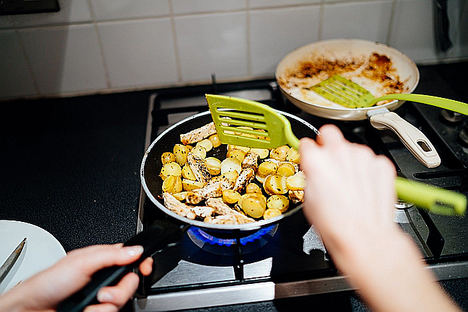 Cocinar con sartenes tóxicas puede resultar perjudicial para la salud, según sartenes.pro