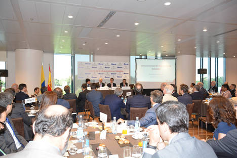 Colombia invita a las empresas españolas a seguir invirtiendo en la mejora del país