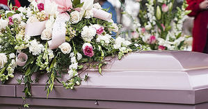Cada vez se compran más coronas fúnebres online, según Floristería del Tanatorio