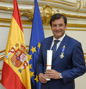 El Presidente de NetApp, el español César Cernuda, es condecorado con la Cruz de Oficial de la Orden del Mérito Civil