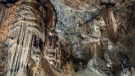 Cueva Valporquero.