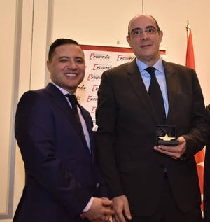 Ángel Sánchez Aristi recibe el galardón “Estrella de Oro” como reconocimiento a su trayectoria profesional