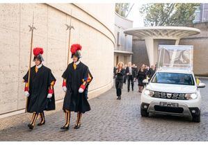 Un Dacia Duster 4x4 exclusivo para el papa Francisco