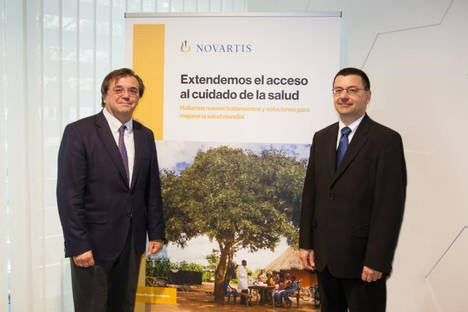 De izda. a dcha:. Jesús Acebillo, presidente del Grupo Novartis en España, y Juergen Brokatzky-Geiger, director Global de Responsabilidad Corporativa de Novartis.