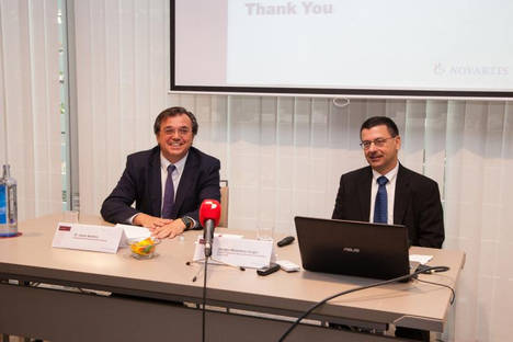 De izda. a dcha:.Jesús Acebillo, presidente del Grupo Novartis en España, y Juergen Brokatzky-Geiger, director Global de Responsabilidad Corporativa de Novartis